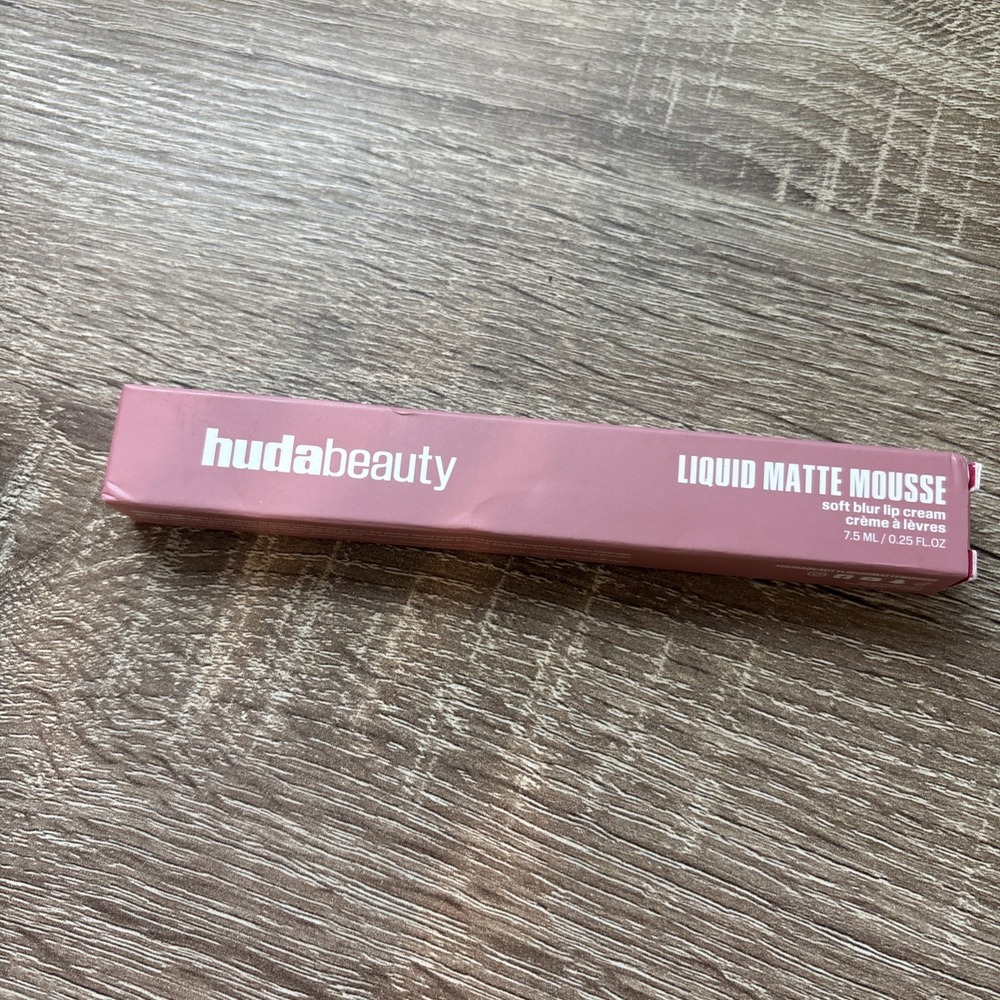 Huda Beauty Liquid Matte Mousse Liquid Lipstick Soft Blur Baby Pink Nude
